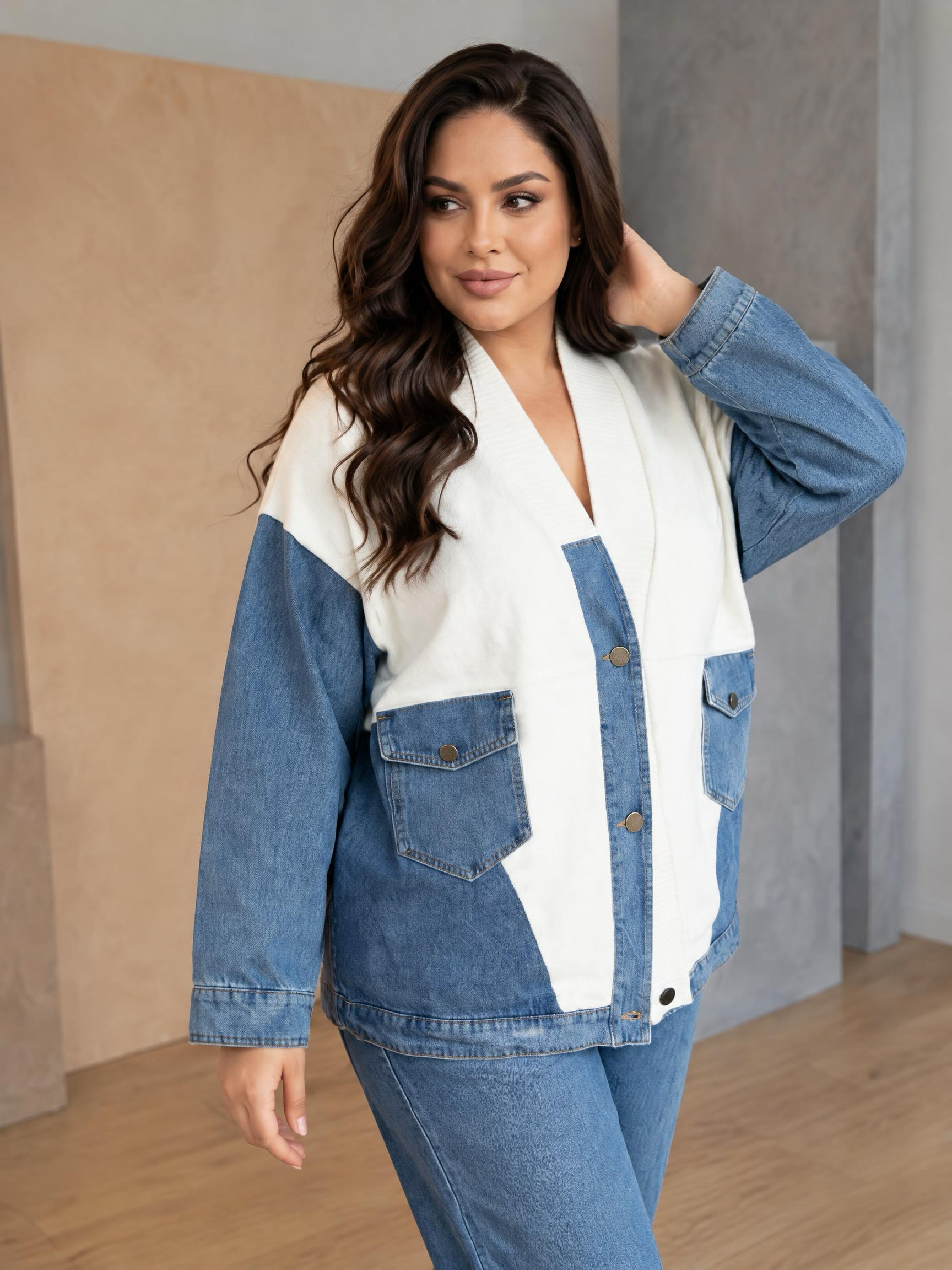 Jachetă modernă din denim cu inserții din tricot alb