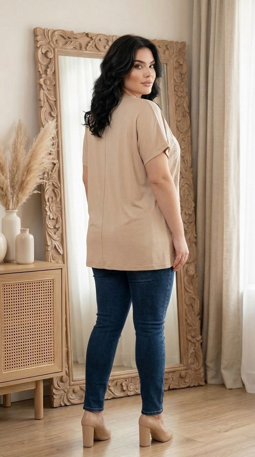 Tunică stilată bej cu pietricele strălucitoare PLUS SIZE