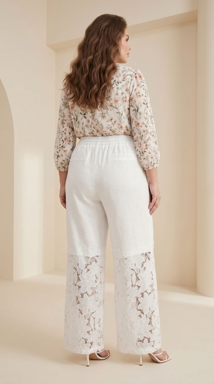 Pantaloni ecru din bumbac cu accente de dantelă brodată