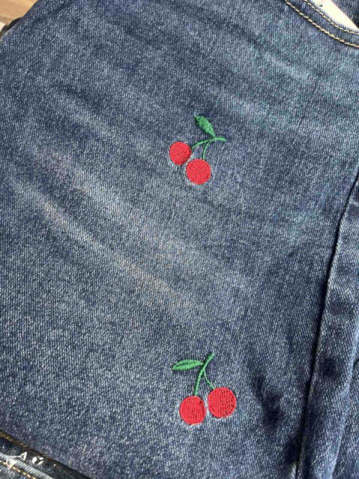 Blugi elastici cu broderie spectaculoasă în mărimi mari