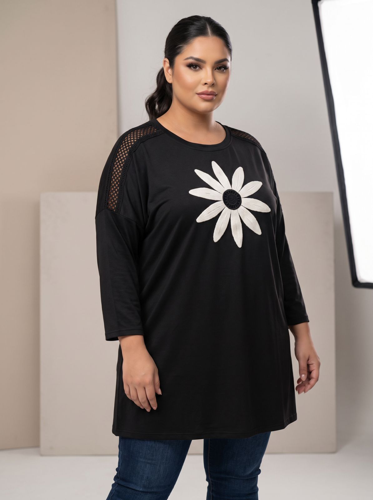 Bluză maxi elegantă cu floare brodată spectaculoasă