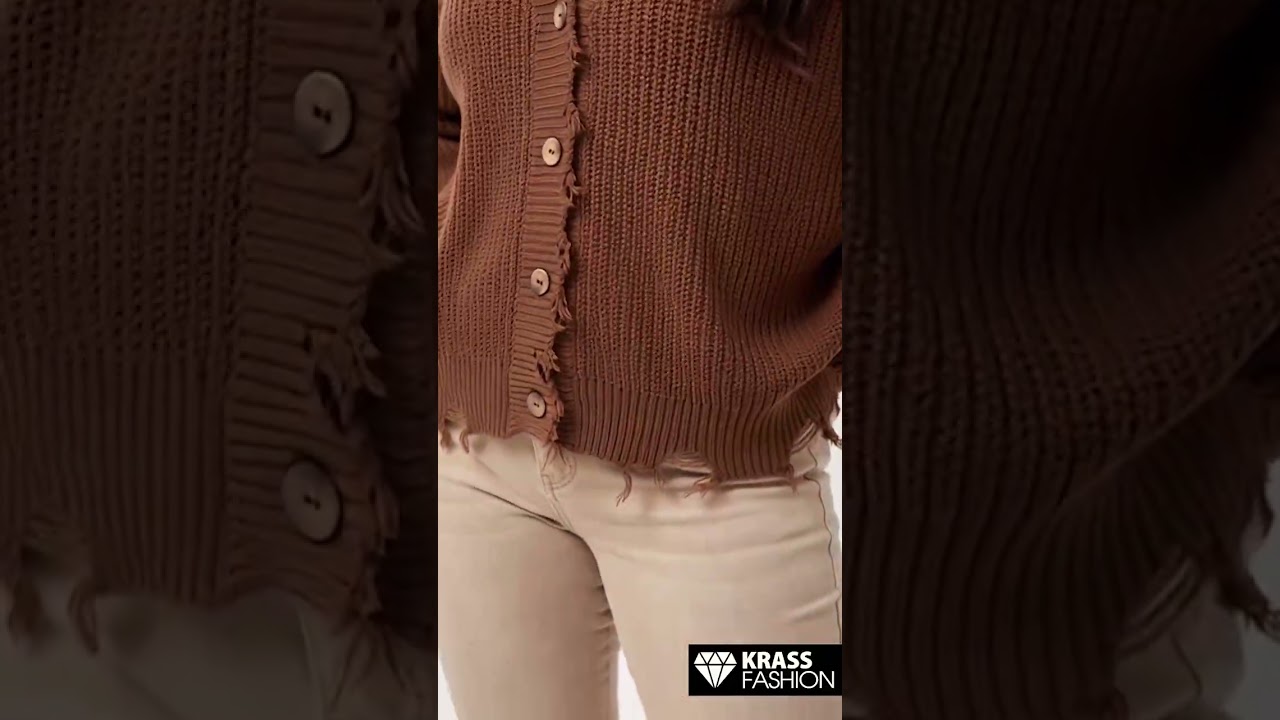 Cardigan tricotat maro cu închidere cu nasturi