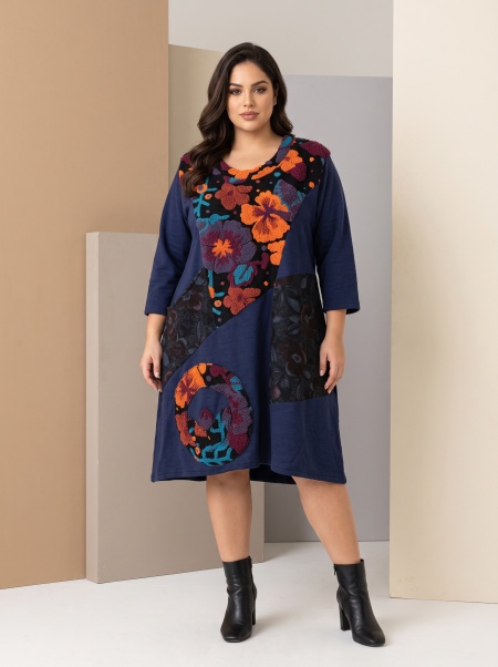 Rochie groasă bleumarin cu aplicații florale deosebite