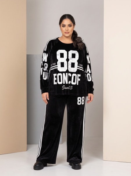 Compleu sport din catifea neagră cu cifre și pantaloni drepți